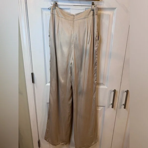 NWT Lovers & Friends Champagne Silky Flat Front Pants - Picture 4 of 5